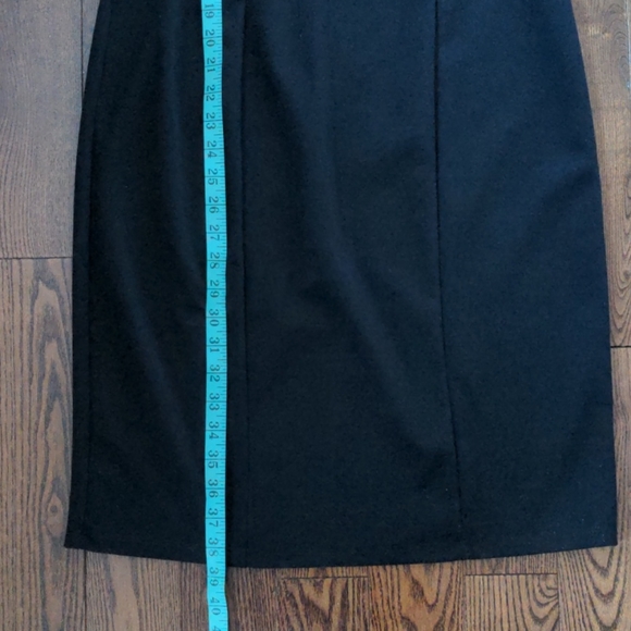 Black and White Sleeveless Dress - Picture 5 of 8